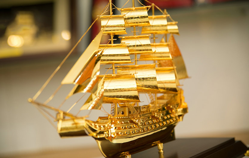 thuyền buồm bằng vàng 24k quà tặng phong thủy doanh nghiệp doanh nhân